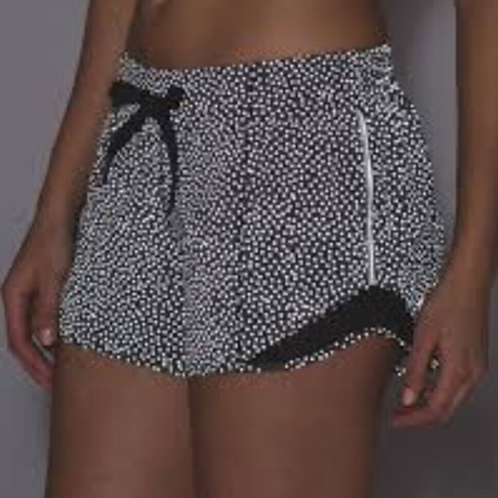 Lululemon Hotty Hot Shorts Reflective Sz 4